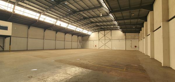 1 600  m² Industrial space