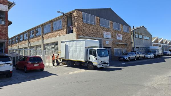 1 640  m² Industrial space