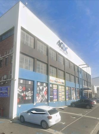 3 000  m² Industrial space