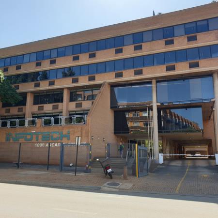 102  m² Commercial space