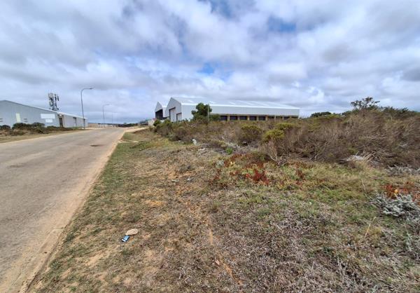 1 300 m² Land
