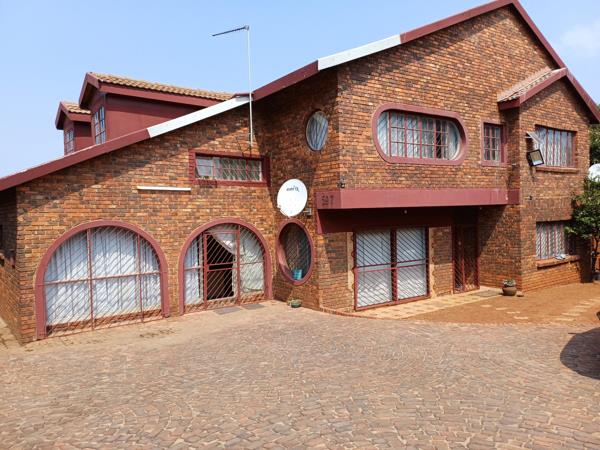 9 Bedroom House