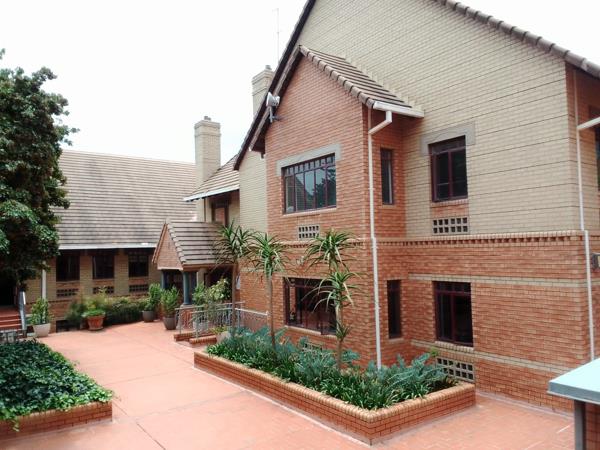 233  m² Commercial space