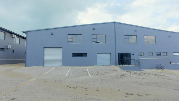 695  m² Commercial space