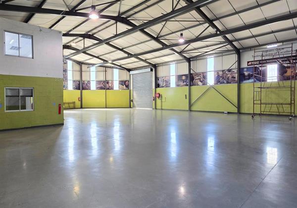 888  m² Industrial space