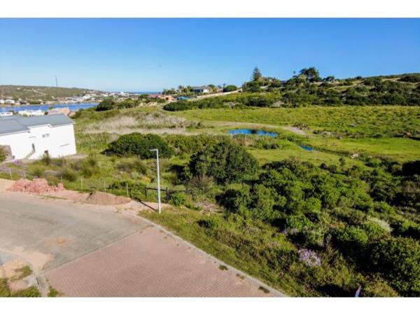 608 m² Land