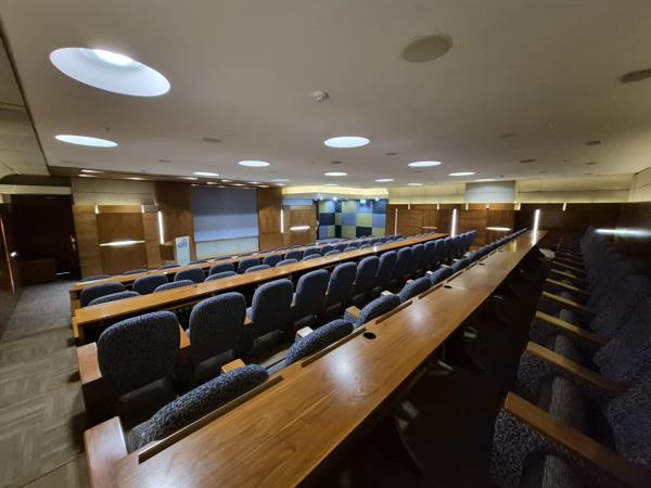 192  m² Commercial space