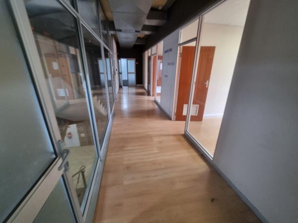 740  m² Commercial space