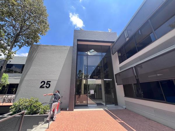 302 m² Office Space