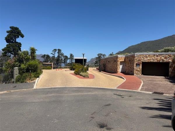 1 235 m² Land