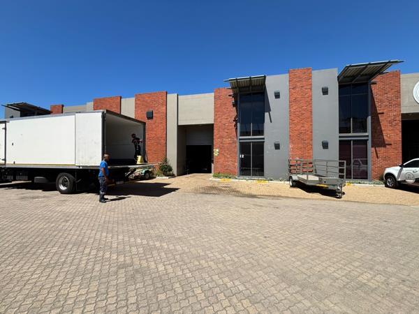 302  m² Industrial space