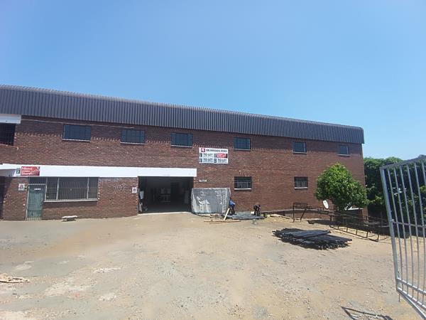 370  m² Industrial space