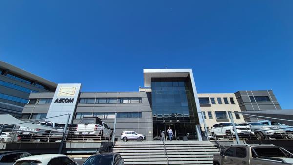 704  m² Commercial space