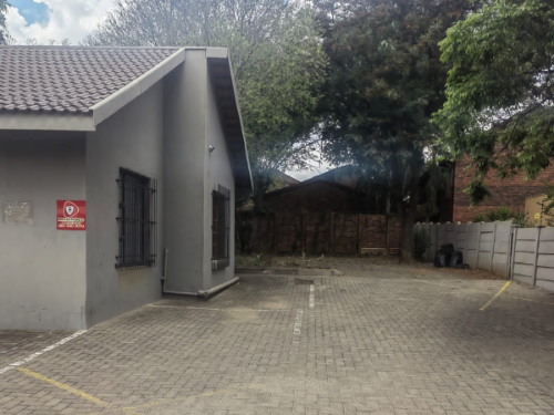 300  m² Commercial space