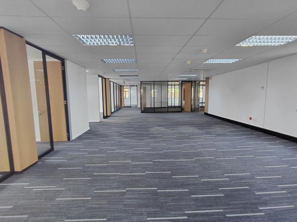 752  m² Commercial space