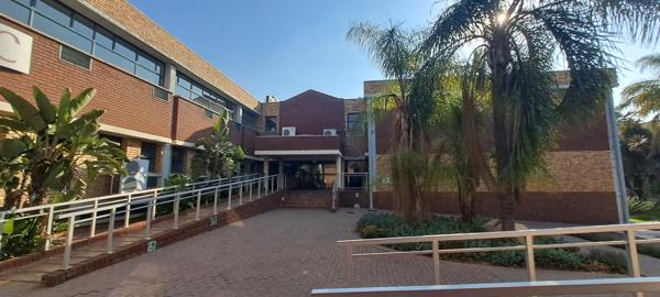 686  m² Commercial space