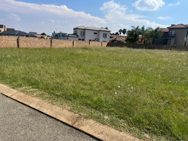 932 m² Land