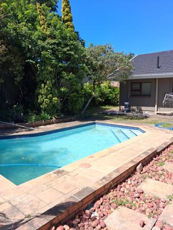 1 011  m² Office Space