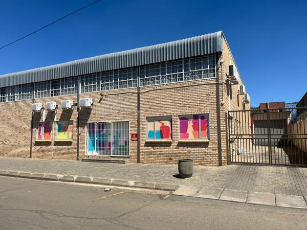 860  m² Commercial space