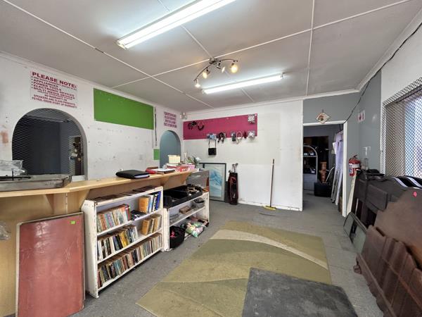 242  m² Commercial space