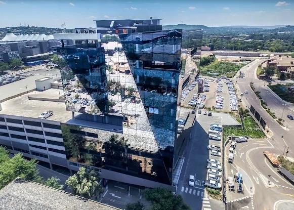 830  m² Commercial space