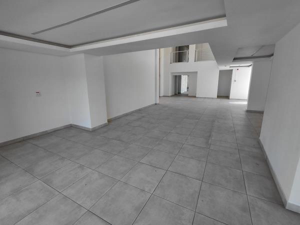 1 012  m² Commercial space