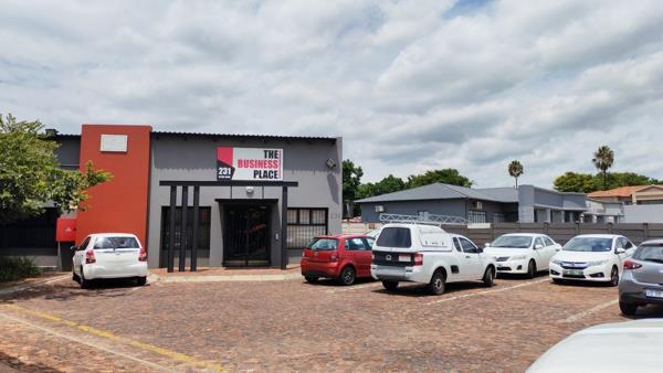 758 m² Office Space
