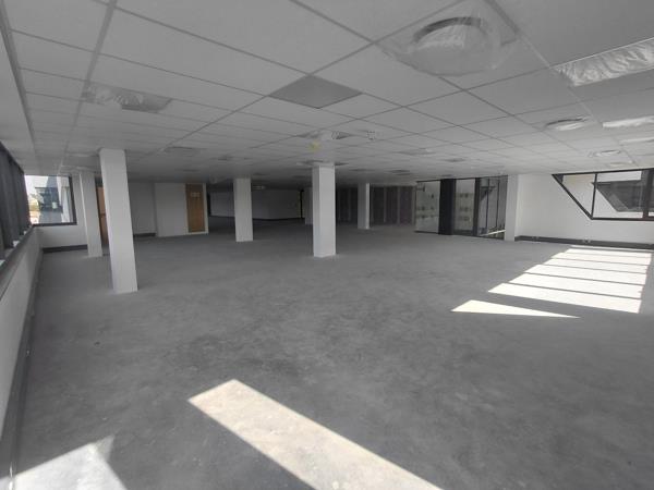 899  m² Commercial space