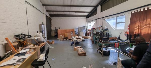 251  m² Commercial space