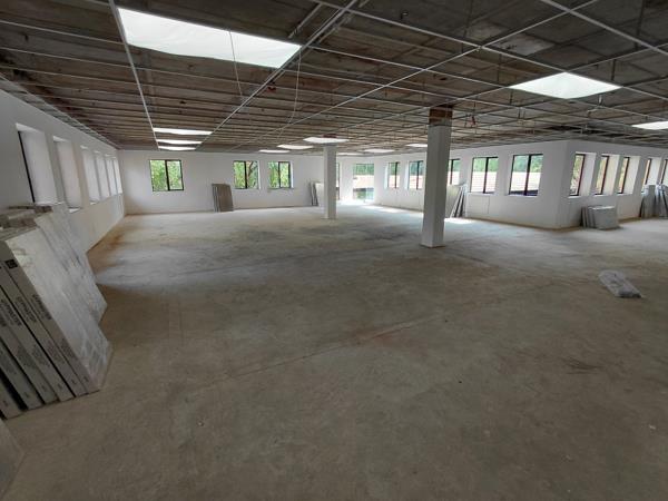 799  m² Commercial space