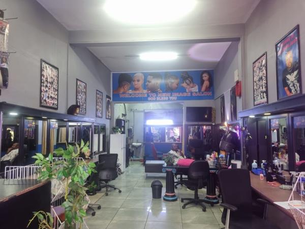 100  m² Retail Space