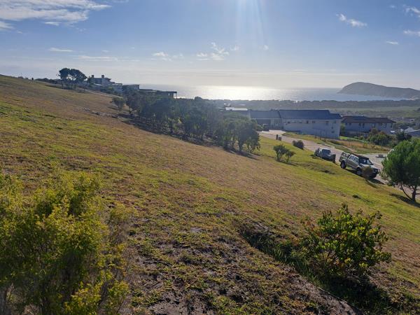 560 m² Land