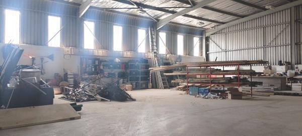 332  m² Commercial space