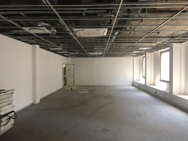 140.8  m² Commercial space