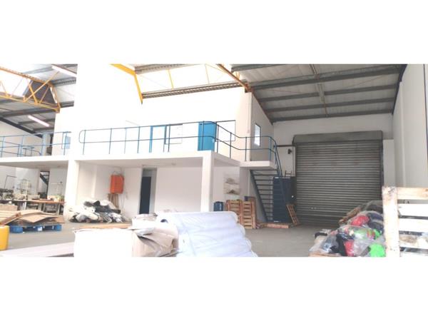 584  m² Commercial space