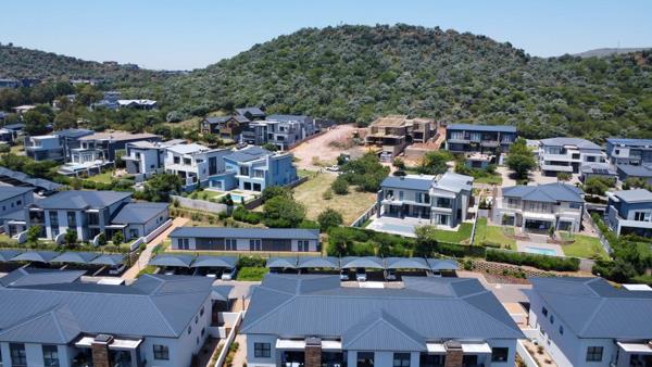 985 m² Land