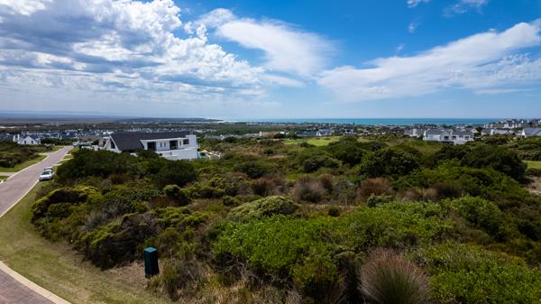1 174 m² Land