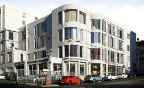 202  m² Commercial space