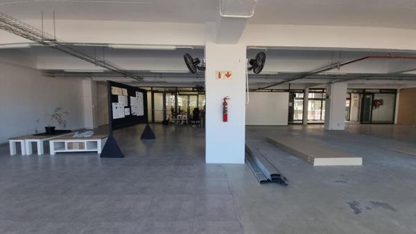 102  m² Commercial space