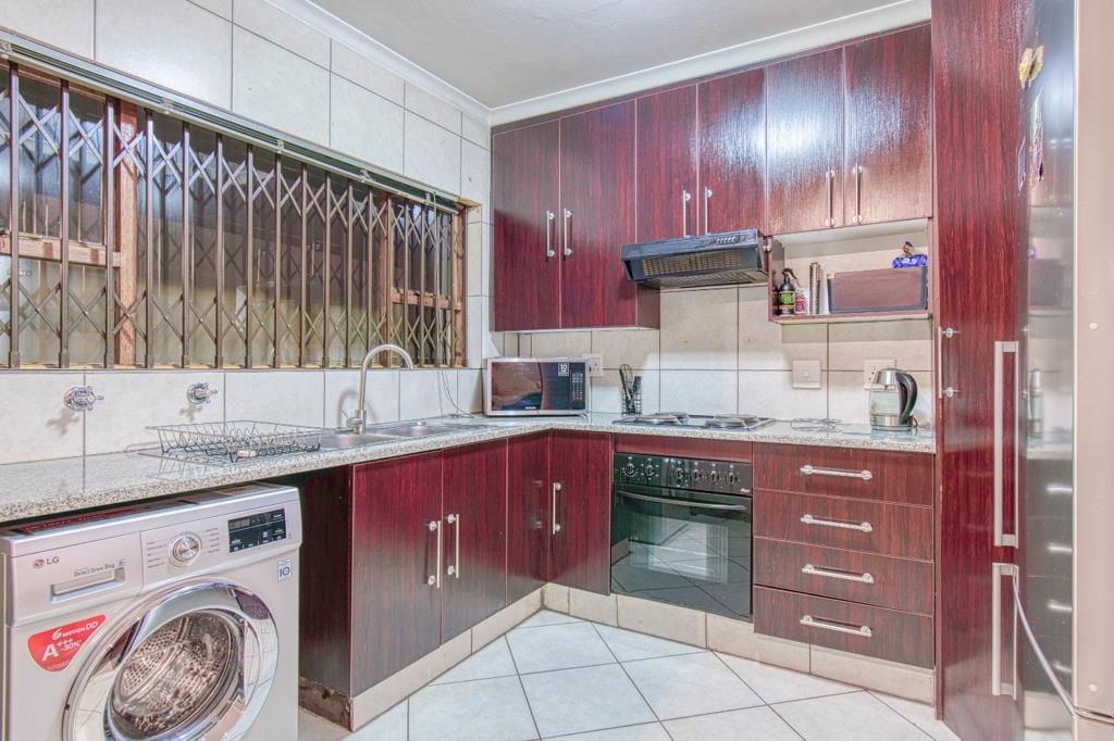2 Bedroom TownhouseMeyersdal - View 2