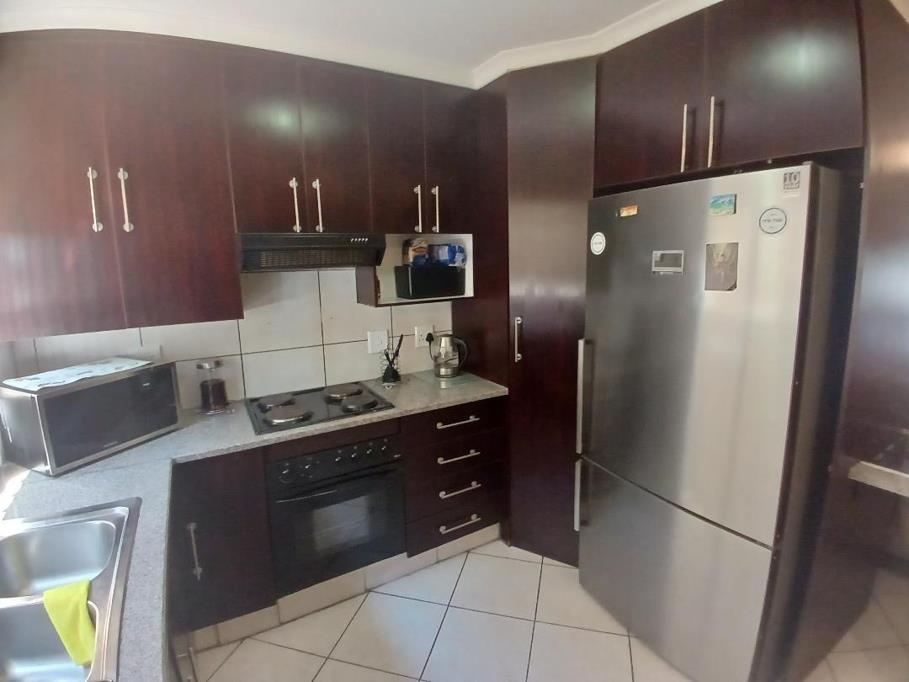2 Bedroom TownhouseMeyersdal - View 3