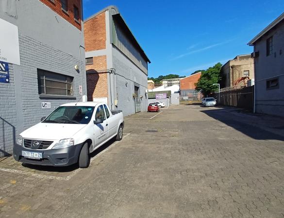 584  m² Industrial space