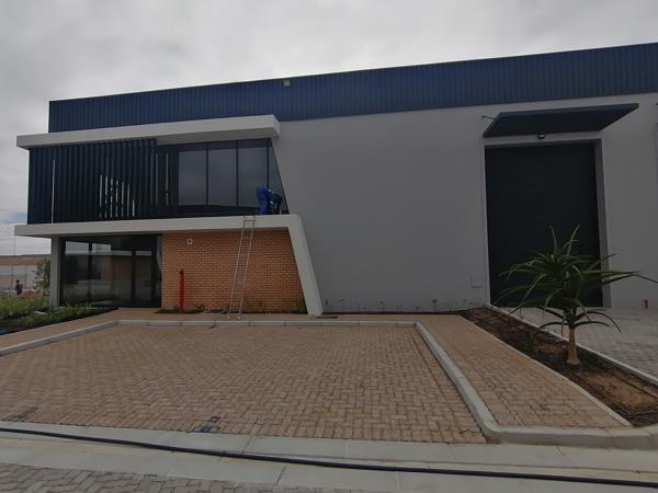 565  m² Industrial space