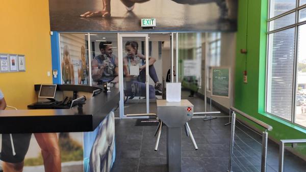 1 500  m² Retail Space