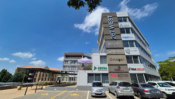 753  m² Commercial space