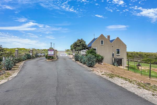 3 676 m² Land