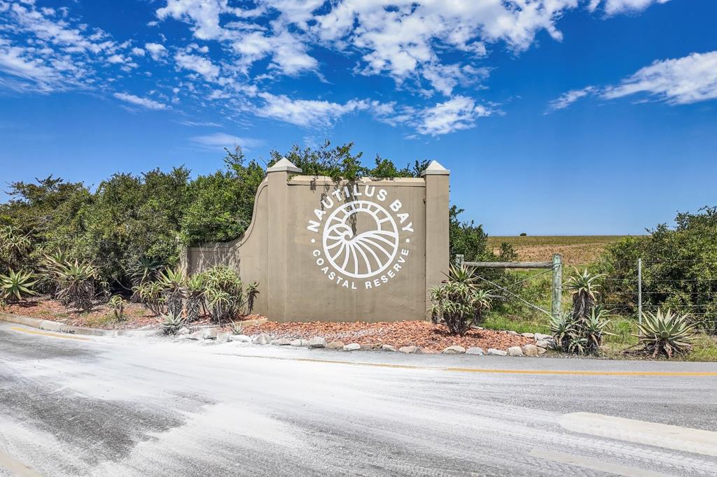 3 676 m² Land