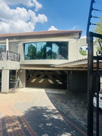 6 Bedroom House
