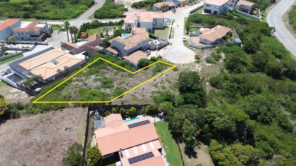 905 m² Land