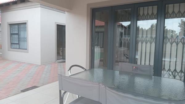 1 Bedroom Garden Cottage